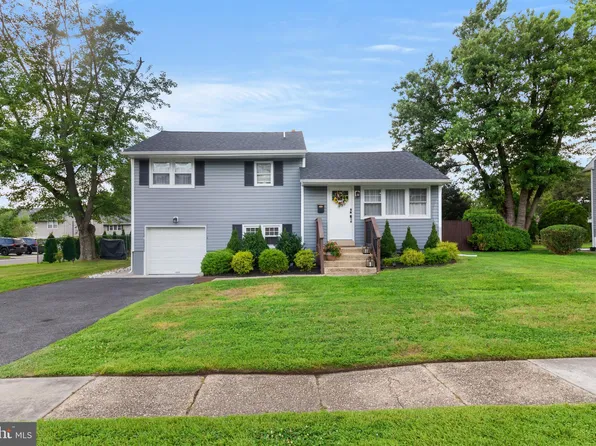 15 Beaver Dr, Barrington, NJ 08007