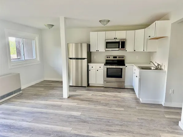 473 Maple St APT 3, Stowe, VT 05672