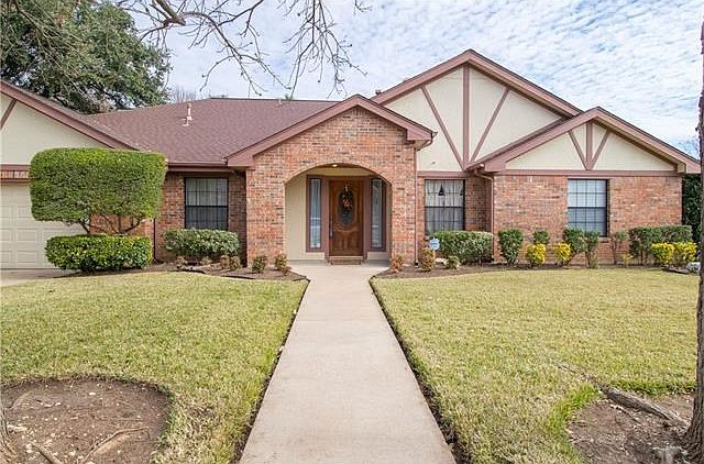 1st image of 901 Oaklands Dr
