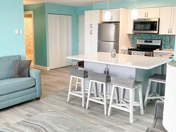 3rd image of 301 41st St APT 21