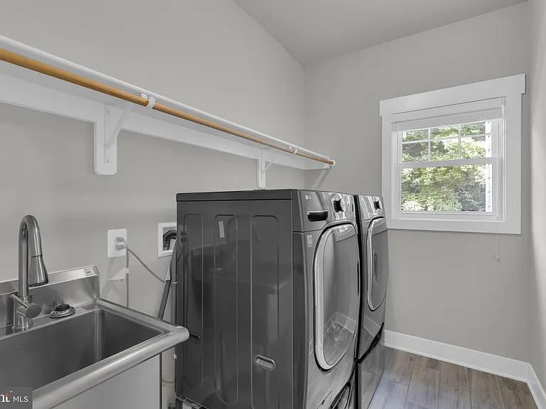 2233 N Underwood St — Photo 34