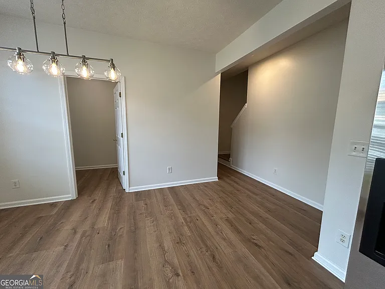 3051 Kentmere Dr — Photo 8