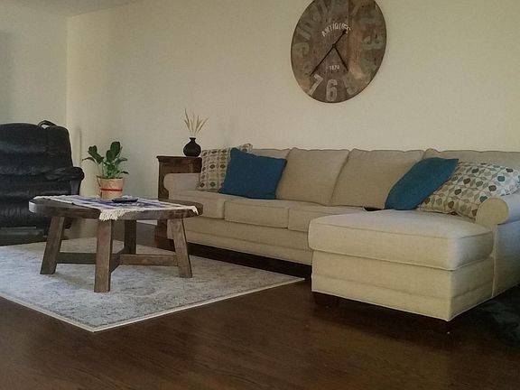 2nd image of 650 Versailles Cir Unit H