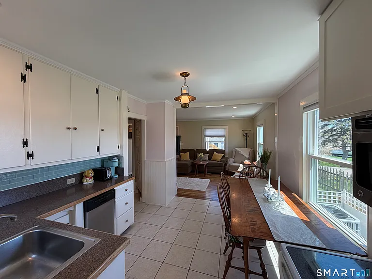 40 Ashworth Ave — Photo 7
