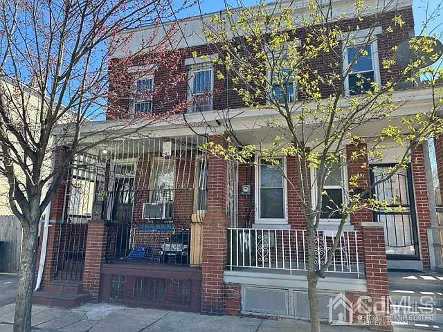 1144 Lansdowne Ave photo 1