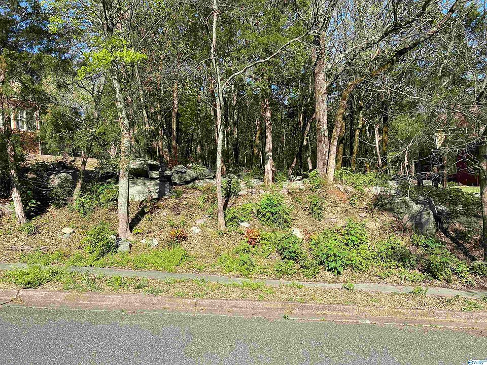 1st image of 7704 Donegal Dr SE