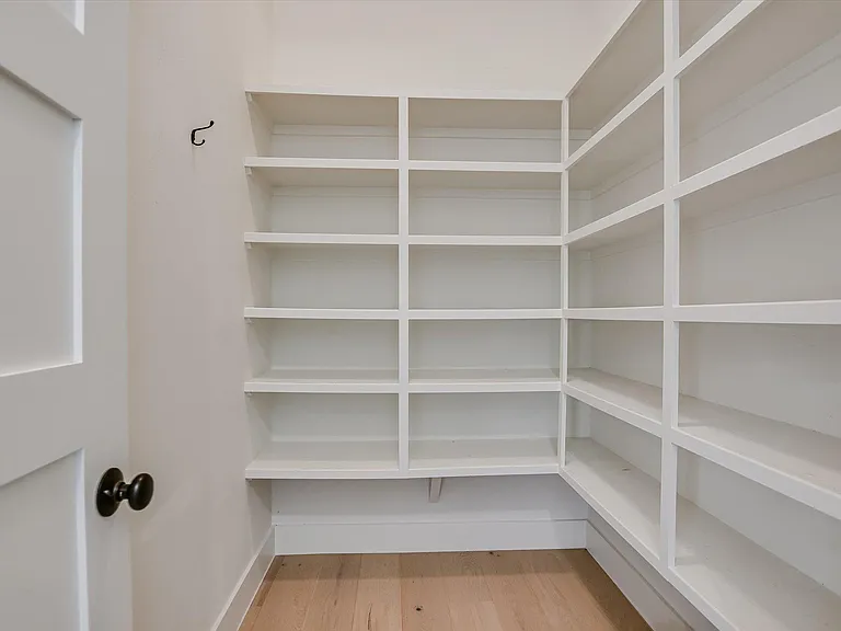 935 Wesley Ridge Dr — Photo 16