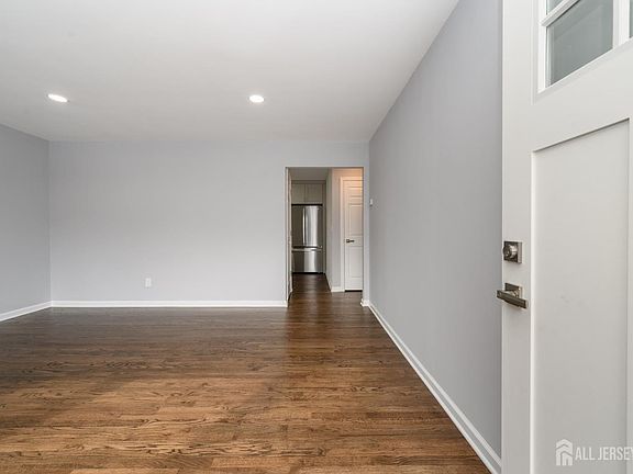 3rd image of 311 Chestnut St