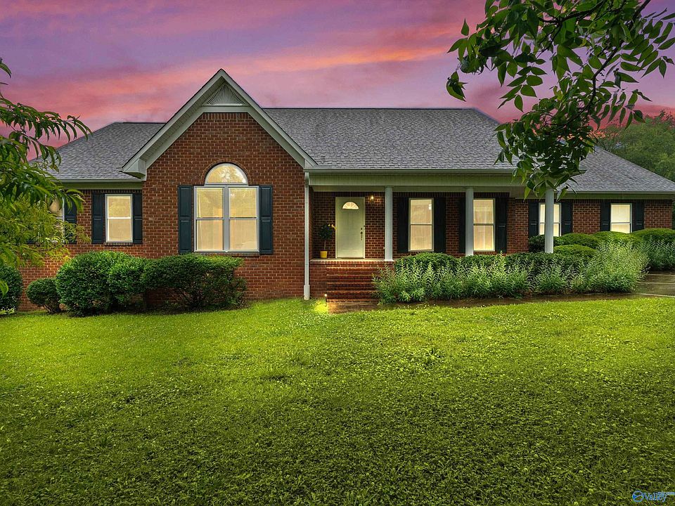1st image of 205 Oak Hill Ln