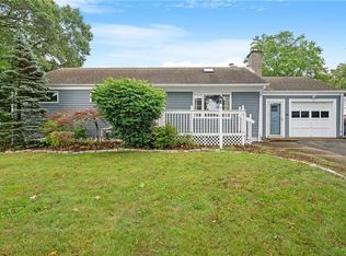 2 Howard St, Barrington, RI 02806
