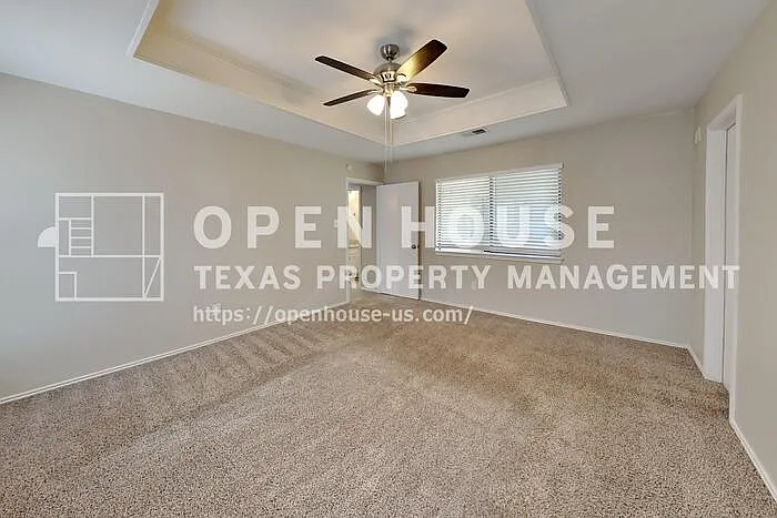 909 Sandhurst Dr — Photo 11