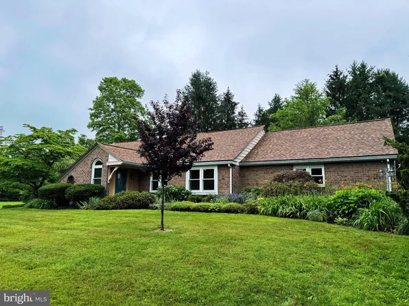1392 Kutz Dr, Pottstown, PA 19465