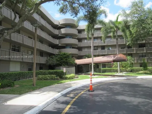 900 Colony Point Cir APT 106, Pembroke Pines, FL 33026