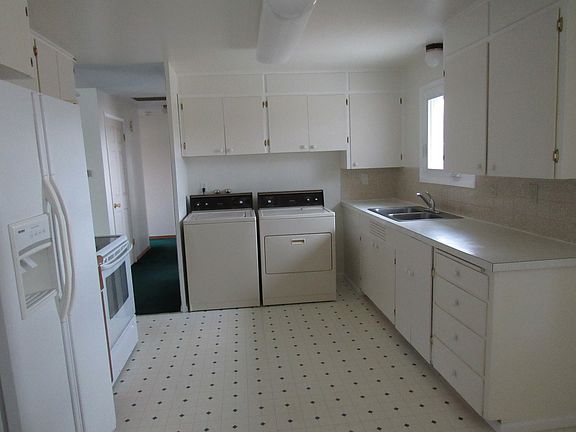 5th image of 430 Sharon Ave E