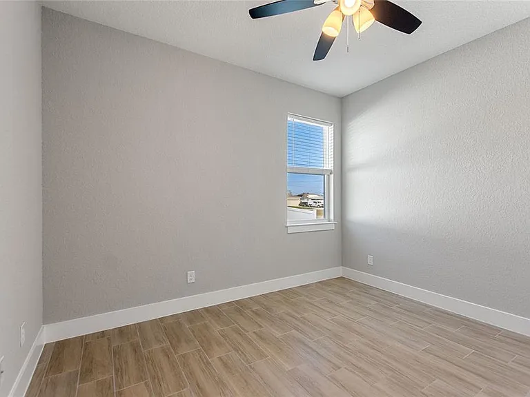 802 James Dr — Photo 19