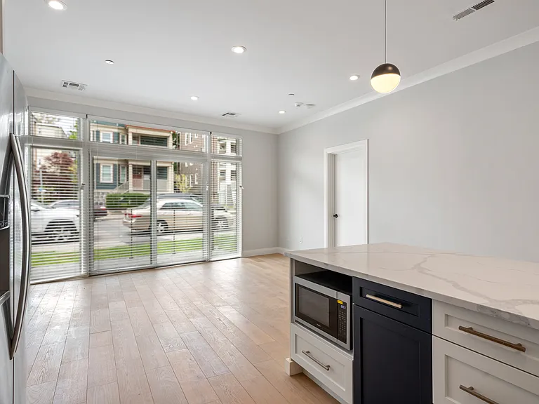 142 Pleasant St #1 — Photo 2