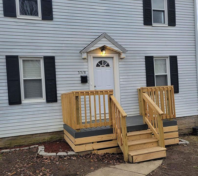 1st image of 3518 Roseland Ave
