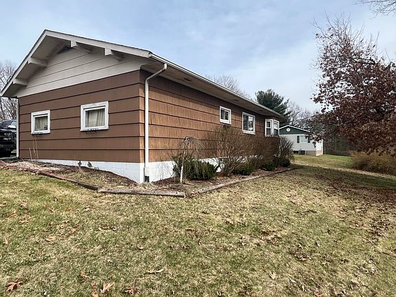 5th image of 40 E Park Dr
