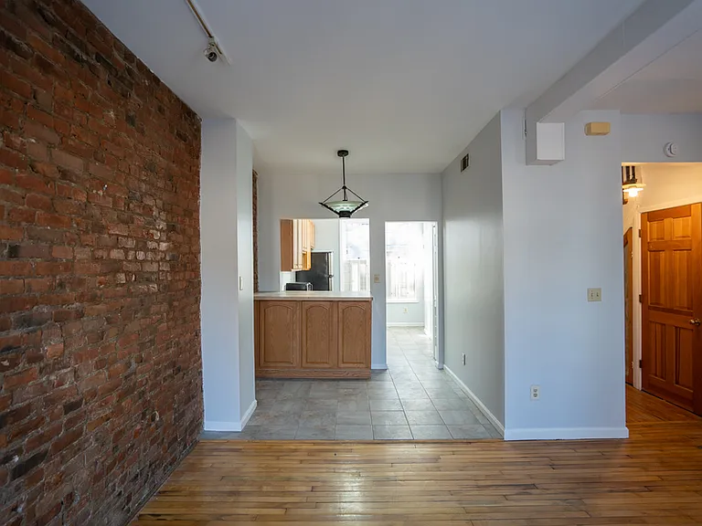 335 Hudson Ave — Photo 7
