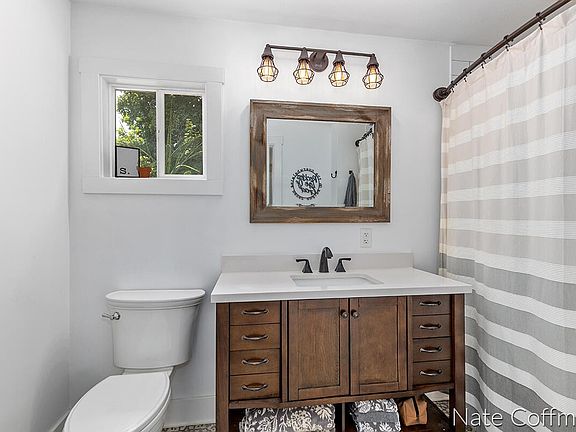 3rd image of 3560 Vineyard Ave NE