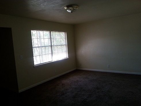 4th image of 2429 Knox Dr