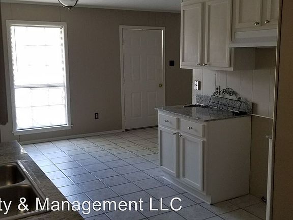 2nd image of 108 Bonnabel Cir