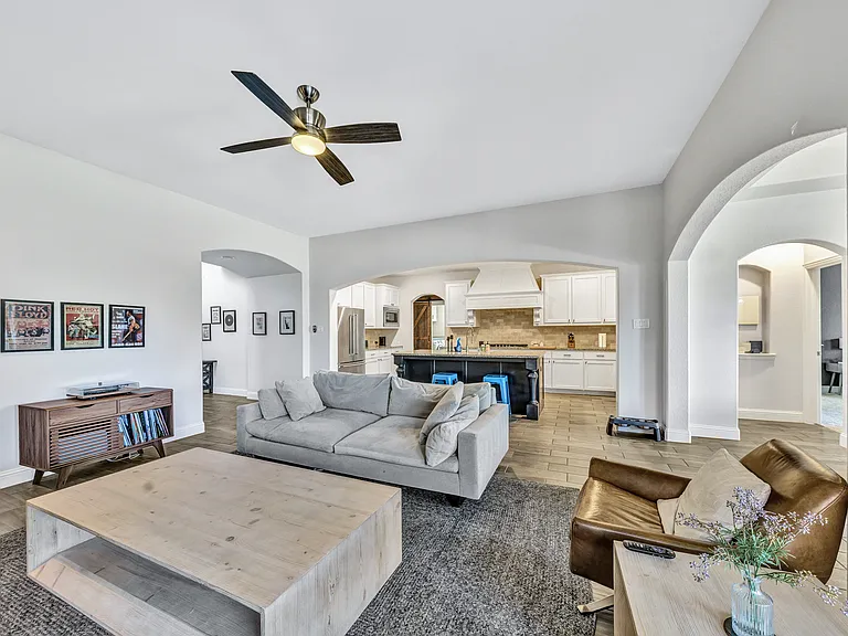 3605 Meridian Ave — Photo 3