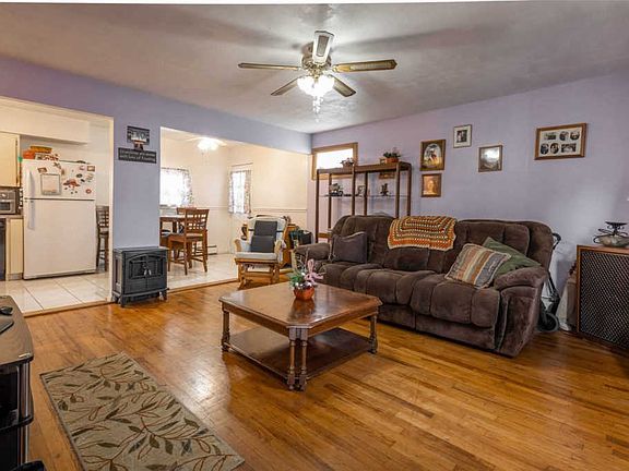 2nd image of 305 28th St #305