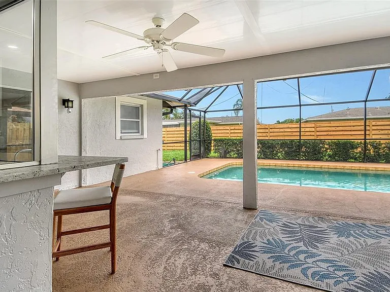 6722 Roxbury Dr — Photo 17
