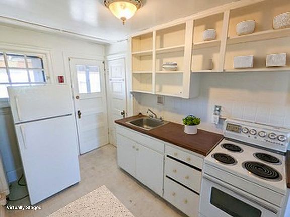 4th image of 10529 99th Ave NW