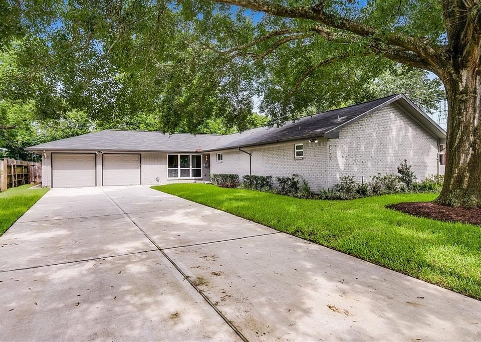 1st image of 9723 Greenwillow Dr