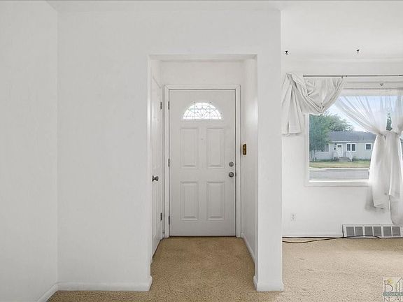 2nd image of 1811 Alderson Ave