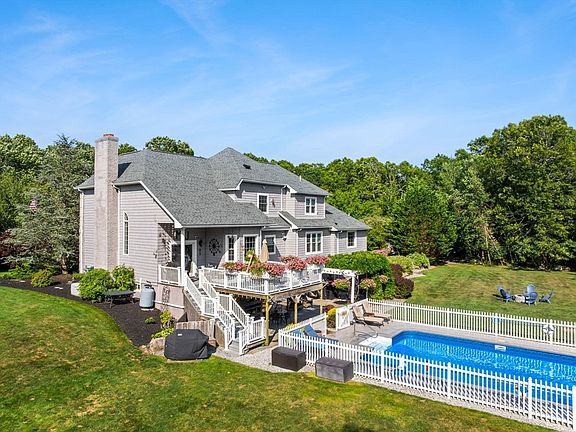 5th image of 1276 Old Fall River Rd