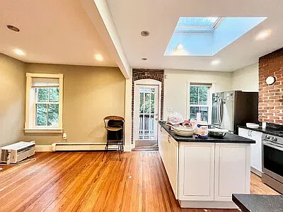 6 bed, 9999 sqft, $8,200 — Photo 2