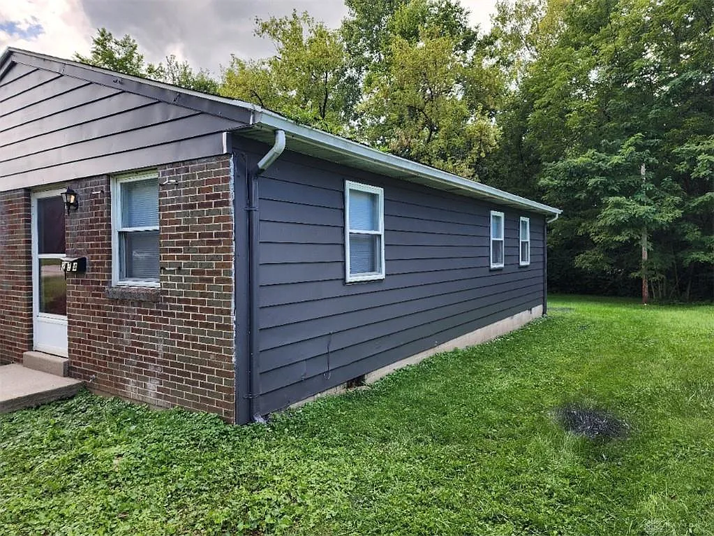 3 bed, 1.0 bath, 1014 sqft, $1,300 — Photo 3