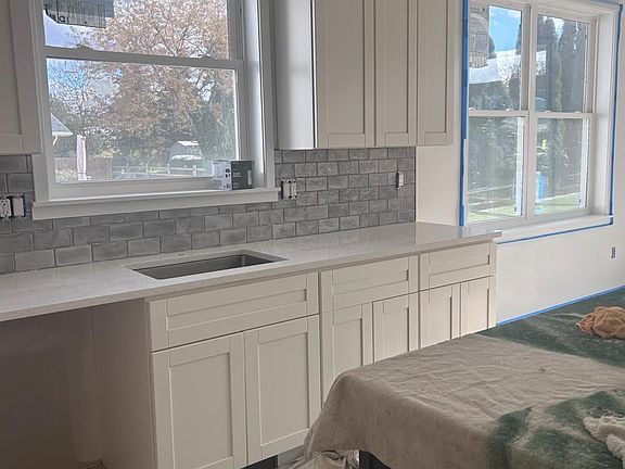 4th image of 496 Tilton Dr