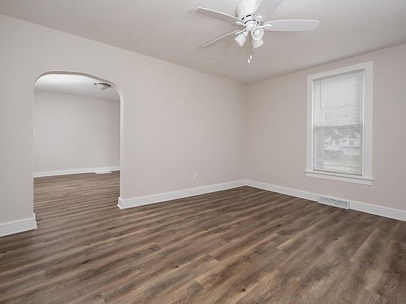 5th image of 512 E Pleasant St