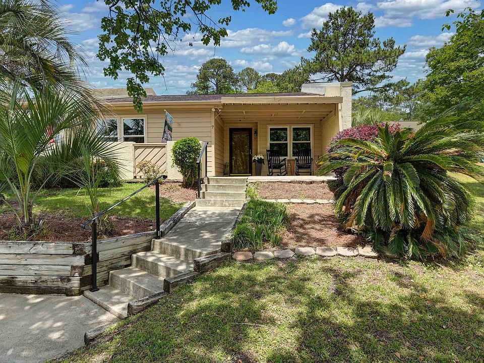 1st image of 7 Boardwalk Ln