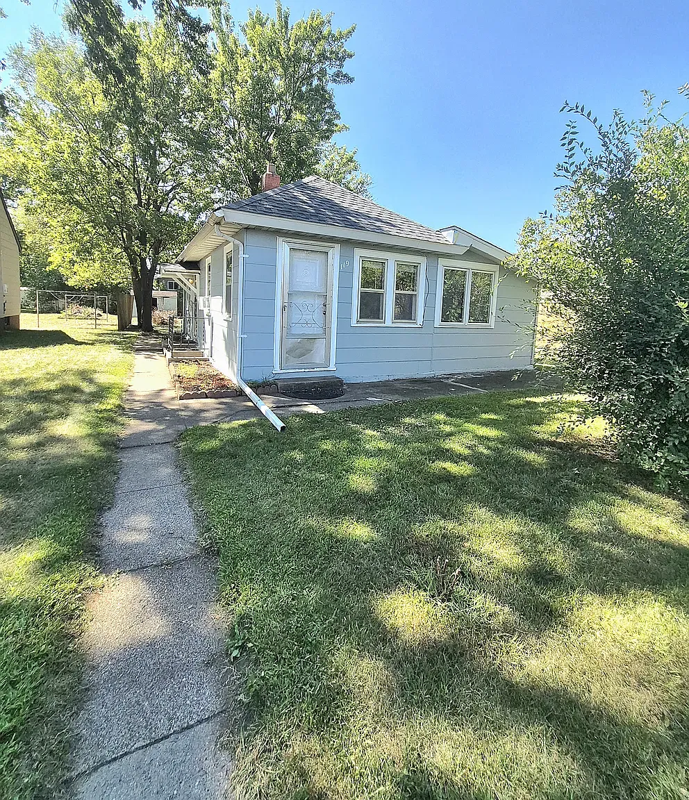 2 bed, 1400 sqft, $1,200 — Photo 1