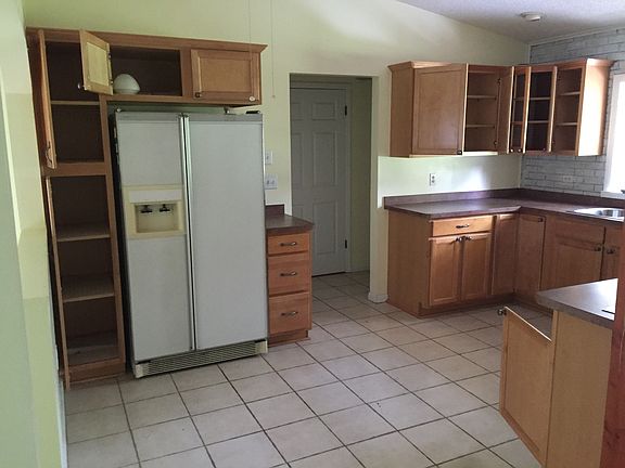 4th image of 100 Sweetbay Ln