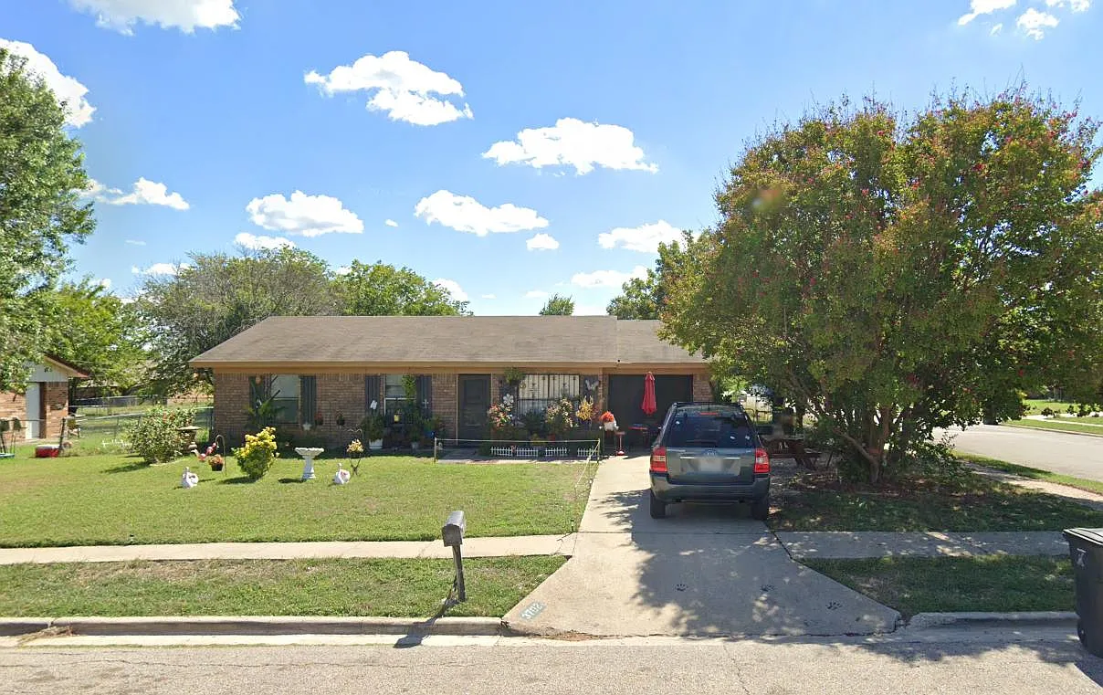 2 bed, 1.5 bath, 1110 sqft, $1,000 — Photo 1