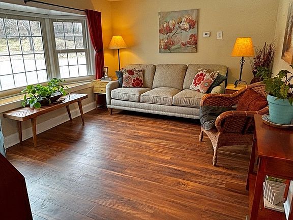 4th image of 9 S Pond Rd