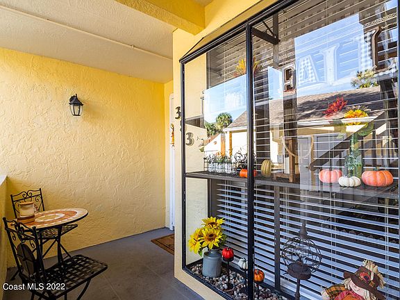 2nd image of 353 Lofts Dr #5
