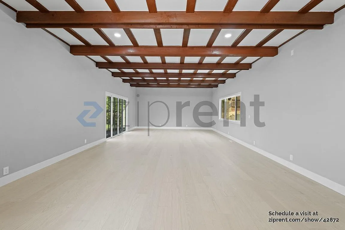 4 bed, 2710 sqft, $4,850 — Photo 4