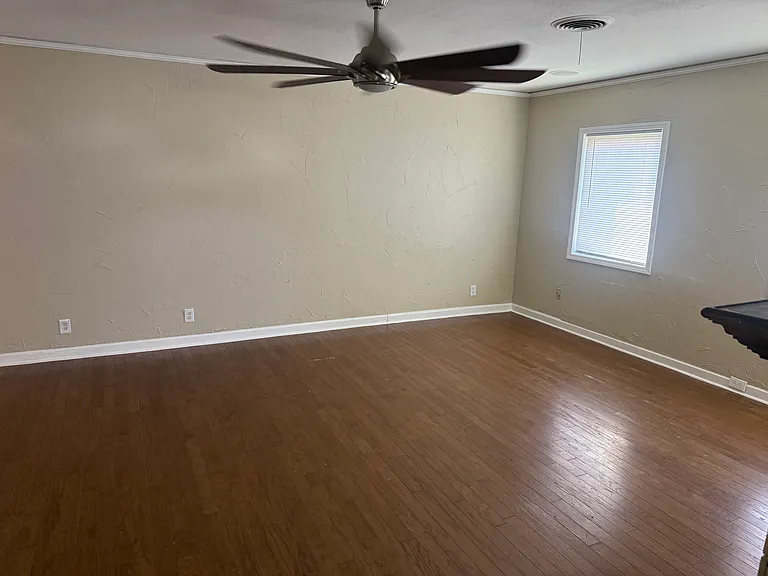1315 Broadmoor St — Photo 9