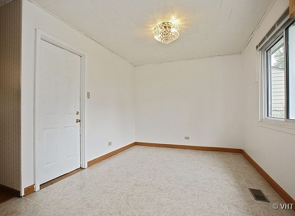 4th image of 110 Armitage Ave