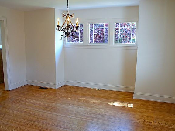 5th image of 134 9th Ave W