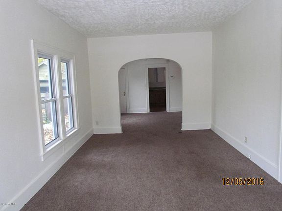5th image of 970 Superior St