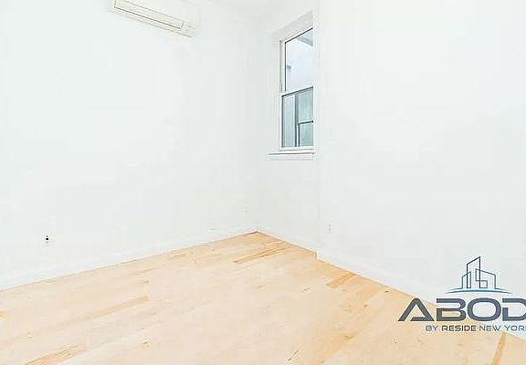 4th image of 310 Evergreen Ave #4