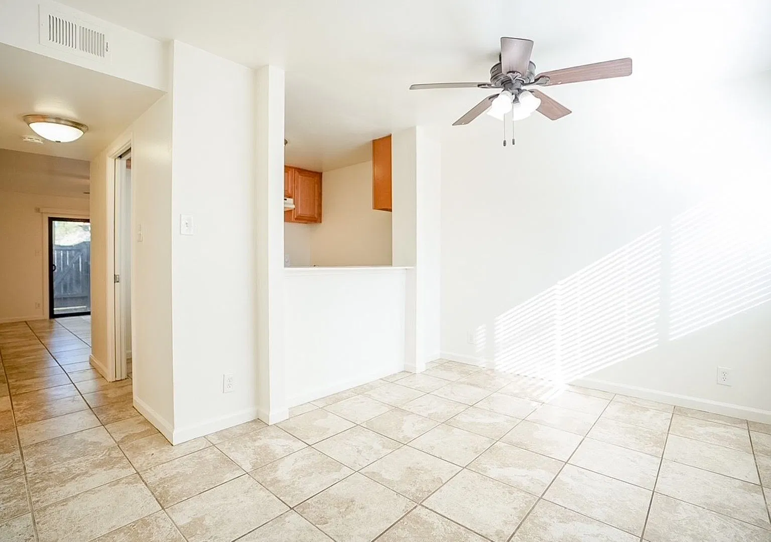 Charming 2-Bedroom Townhouse in Napa's Desirable Shelter Creek Community! — Photo 4